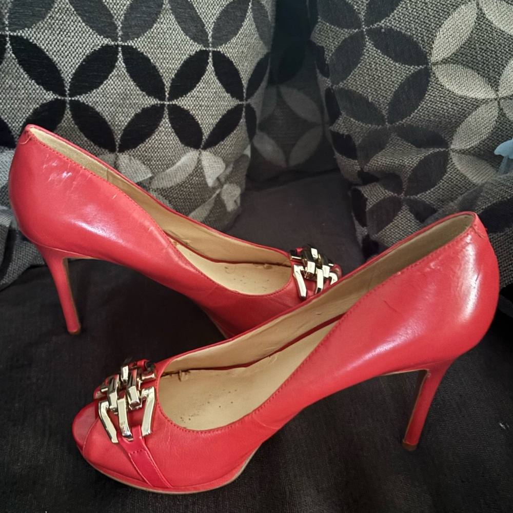 Nine West high heels salmon color size 7 1/2